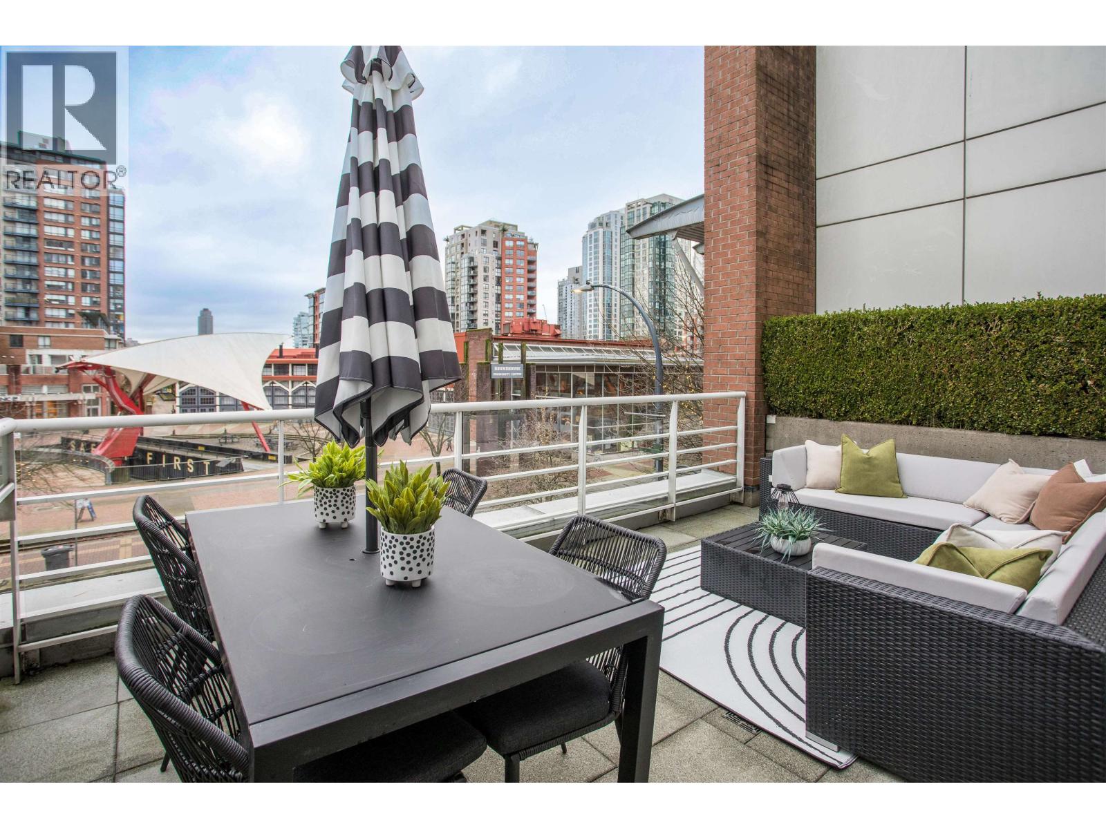 Tha 1199 Marinaside Crescent, Vancouver, British Columbia  V6Z 2Y2 - Photo 3 - R3078995