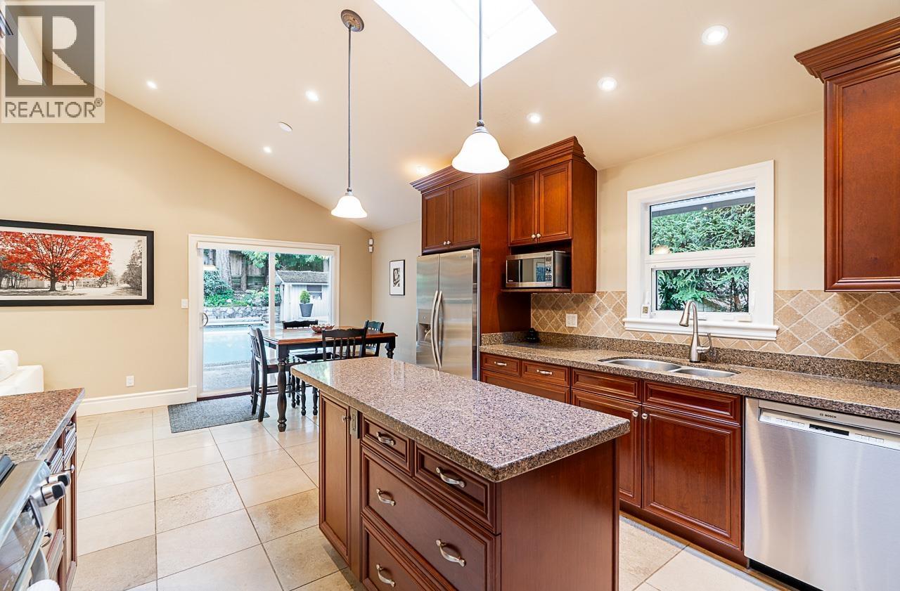 4640 Woodburn Road, West Vancouver, British Columbia  V7S 2W6 - Photo 13 - R3078985