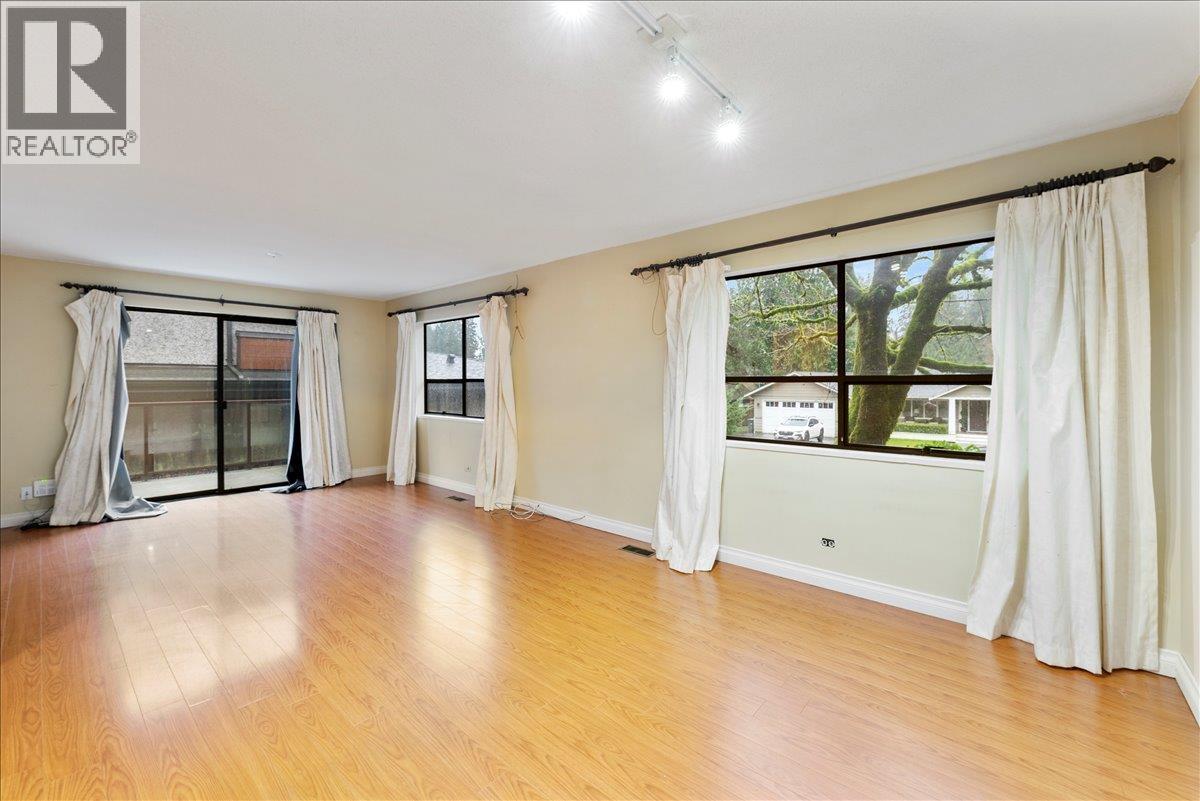 1064 Ruthina Avenue, North Vancouver, British Columbia V7R 2E6 - Photo 23 - R3079020