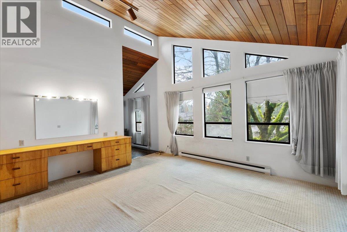 1064 Ruthina Avenue, North Vancouver, British Columbia V7R 2E6 - Photo 28 - R3079020