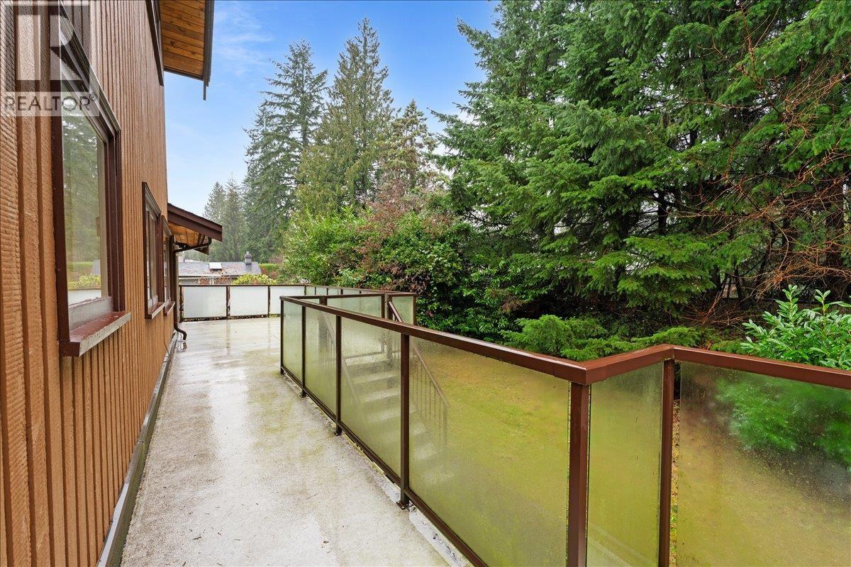 1064 Ruthina Avenue, North Vancouver, British Columbia V7R 2E6 - Photo 6 - R3079020