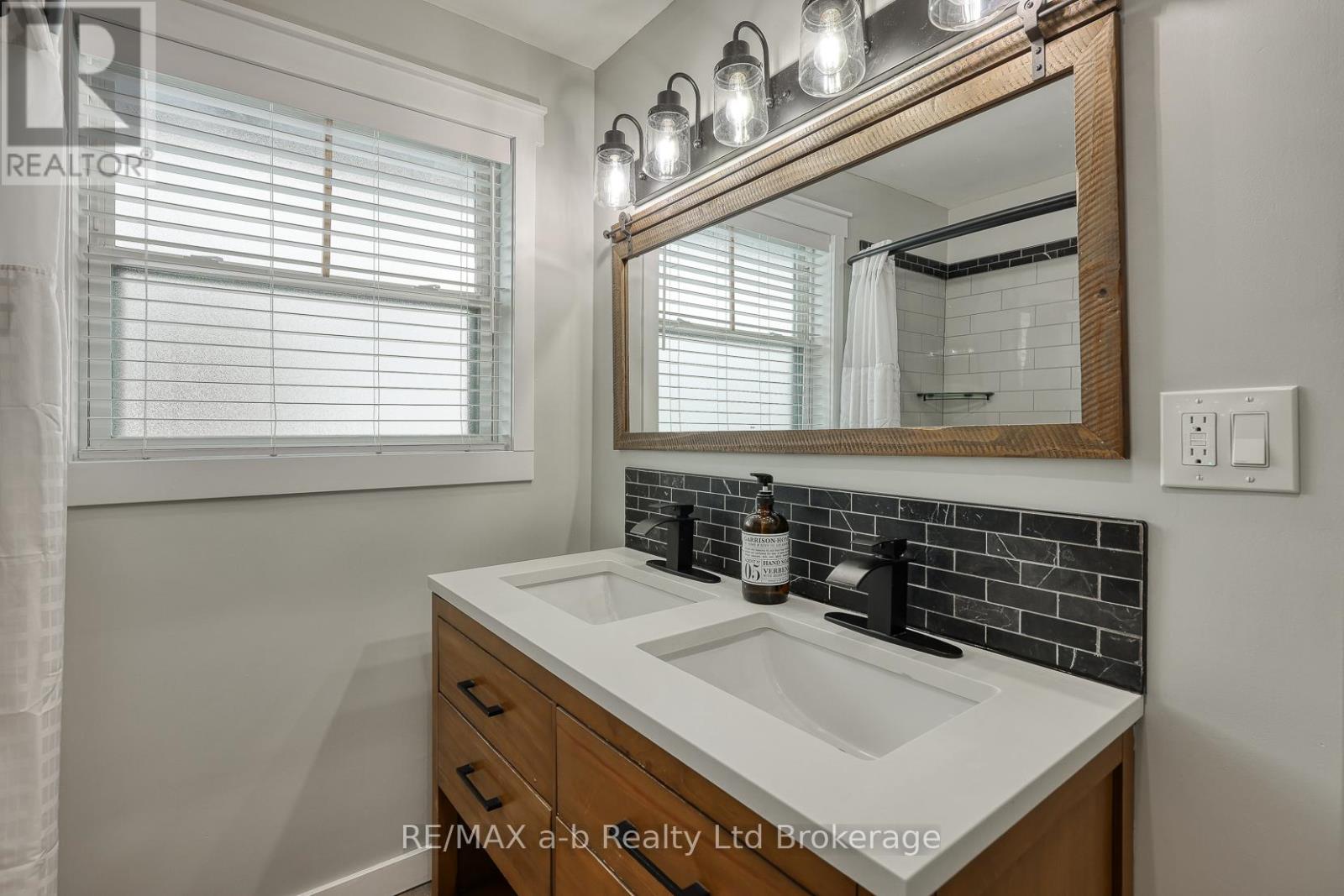 163910 Brownsville Road, South-West Oxford, Ontario  N4G 4G8 - Photo 24 - X12692058