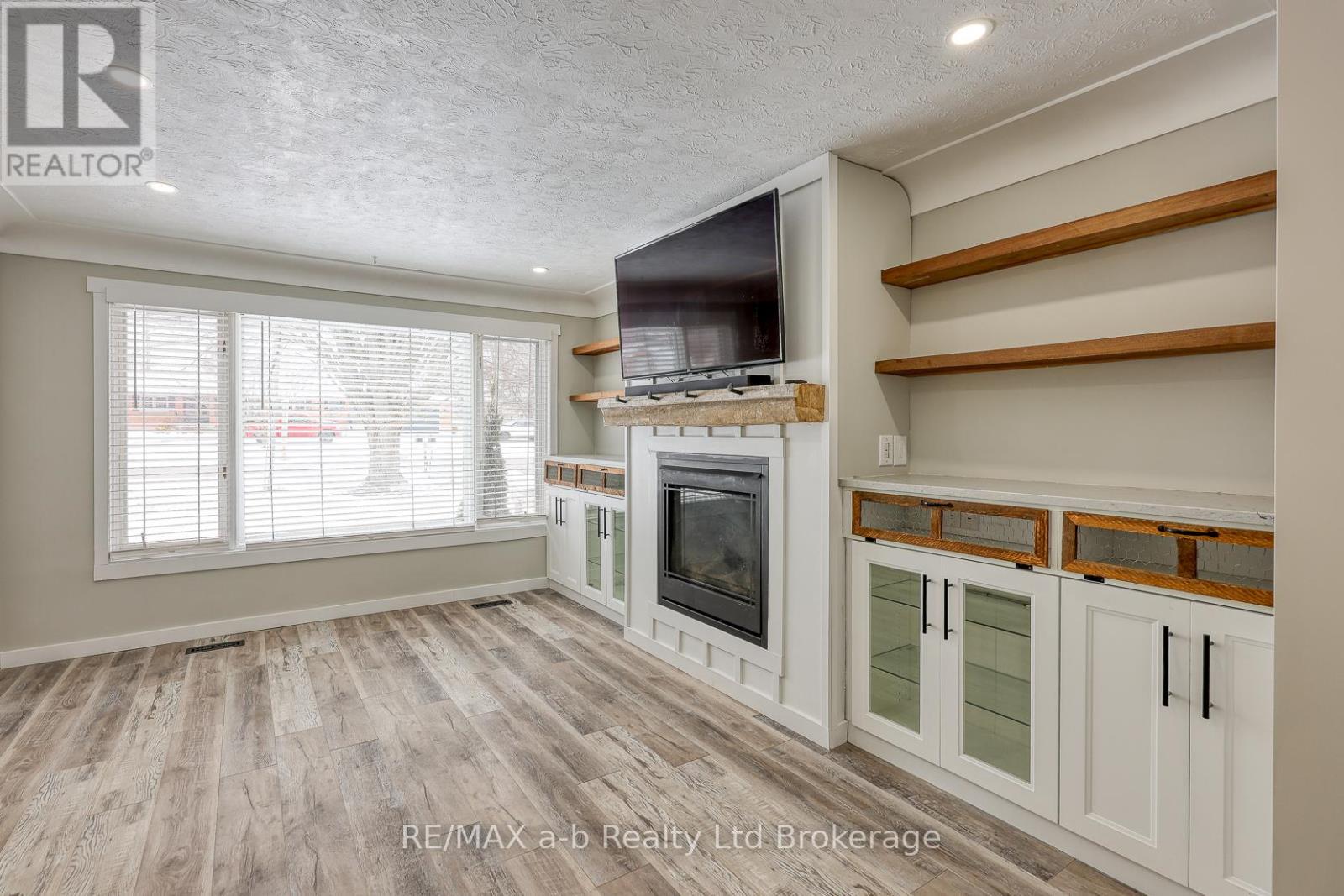 163910 Brownsville Road, South-West Oxford, Ontario  N4G 4G8 - Photo 3 - X12692058