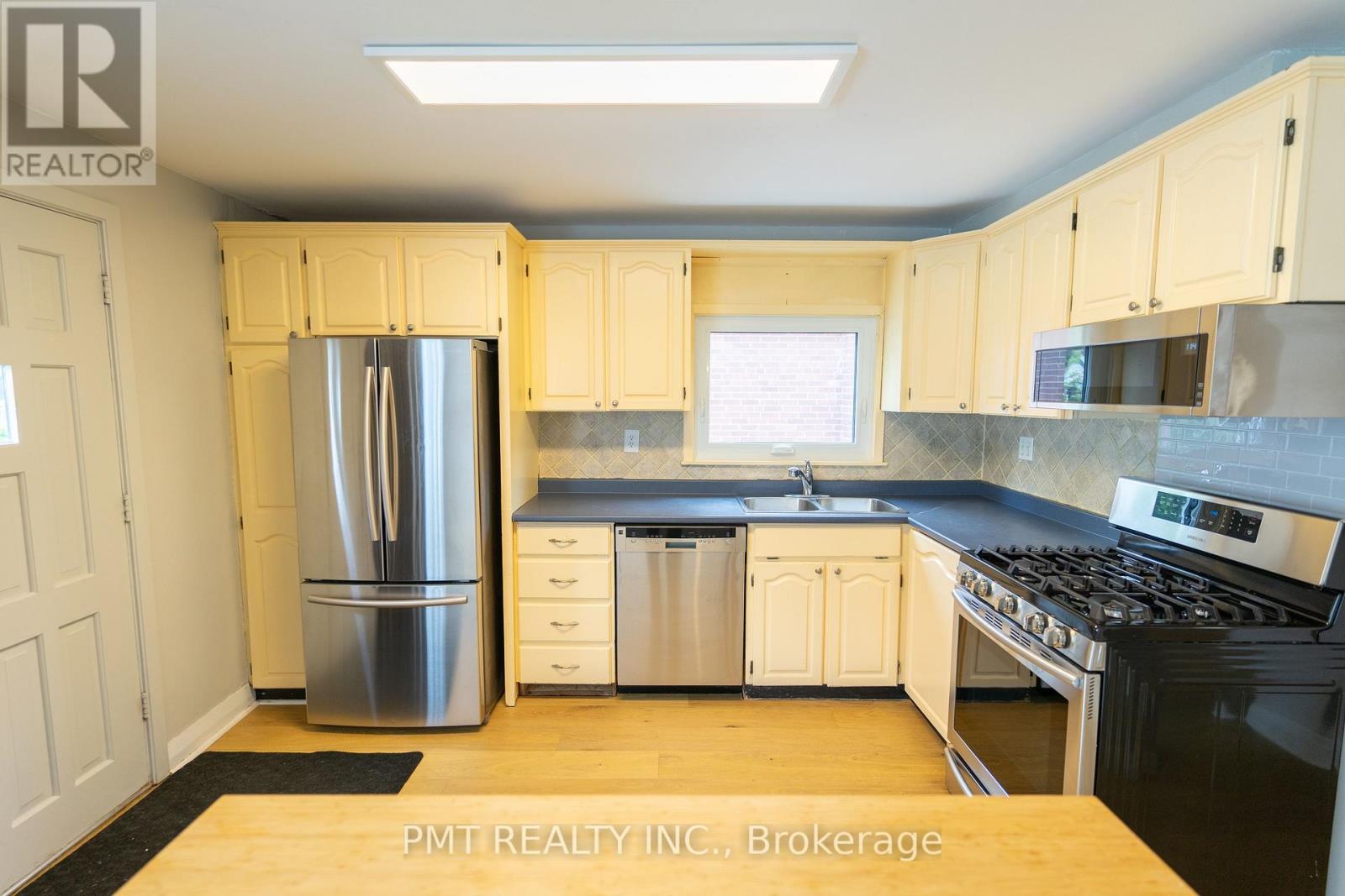 15 Dalecrest Drive, Toronto (O'connor-Parkview), Ontario  M4B 1V2 - Photo 2 - E12692434