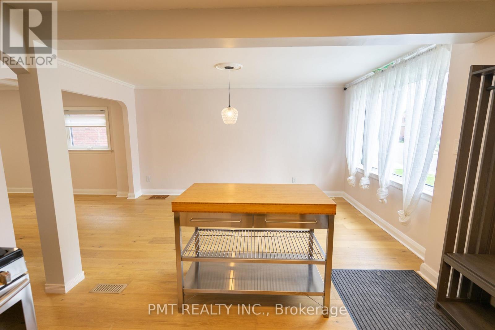 15 Dalecrest Drive, Toronto (O'connor-Parkview), Ontario  M4B 1V2 - Photo 3 - E12692434