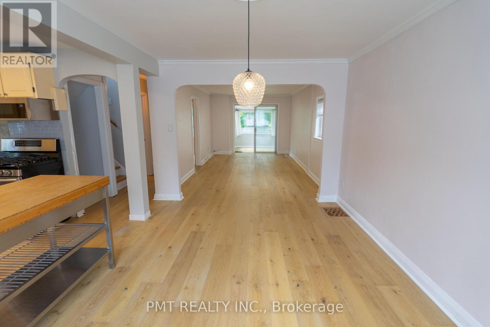 15 Dalecrest Drive, Toronto (O'connor-Parkview), Ontario  M4B 1V2 - Photo 4 - E12692434