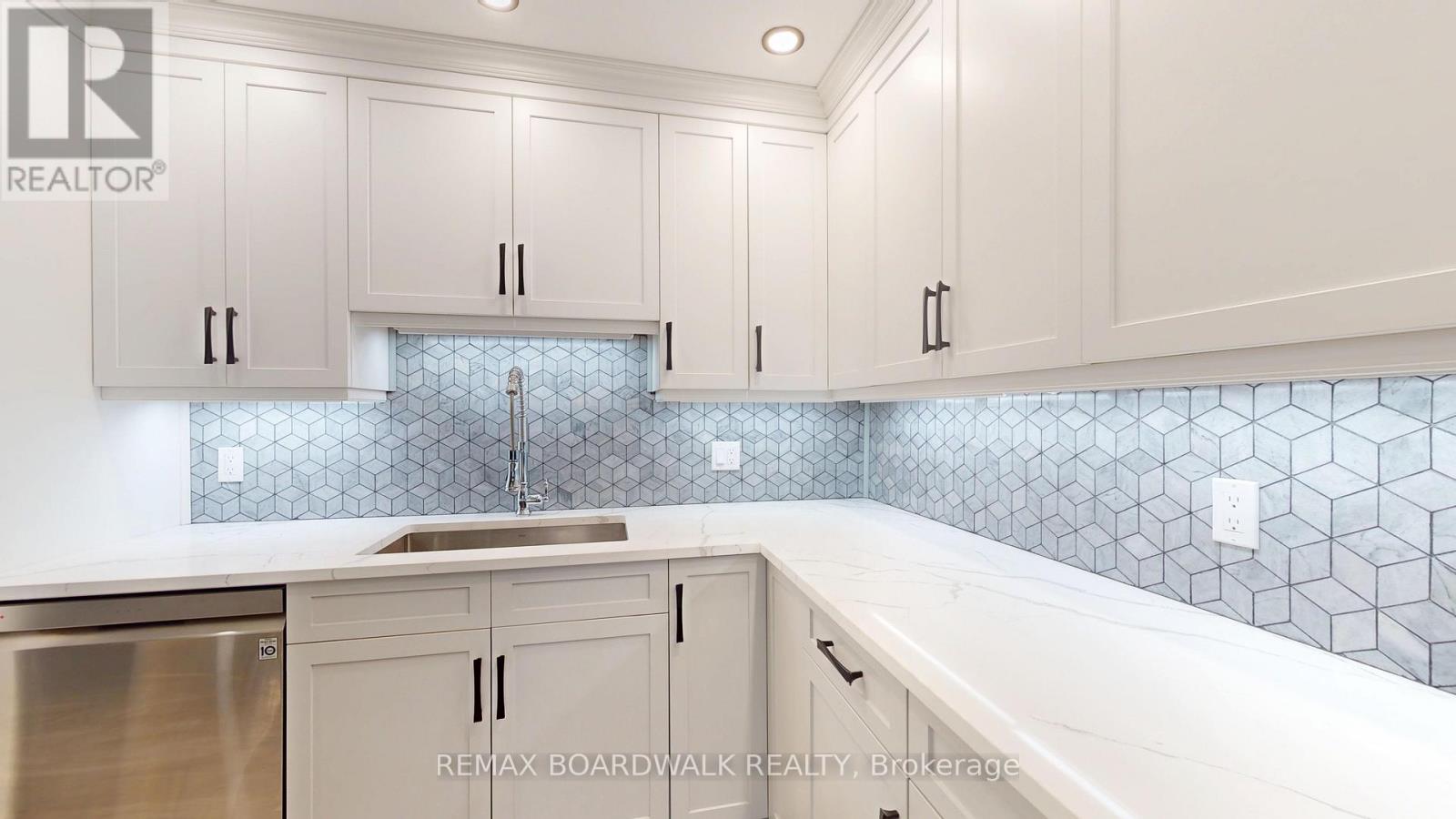 403 - 21 Liston Avenue, Brockville, Ontario  K6V 7B3 - Photo 5 - X12634820