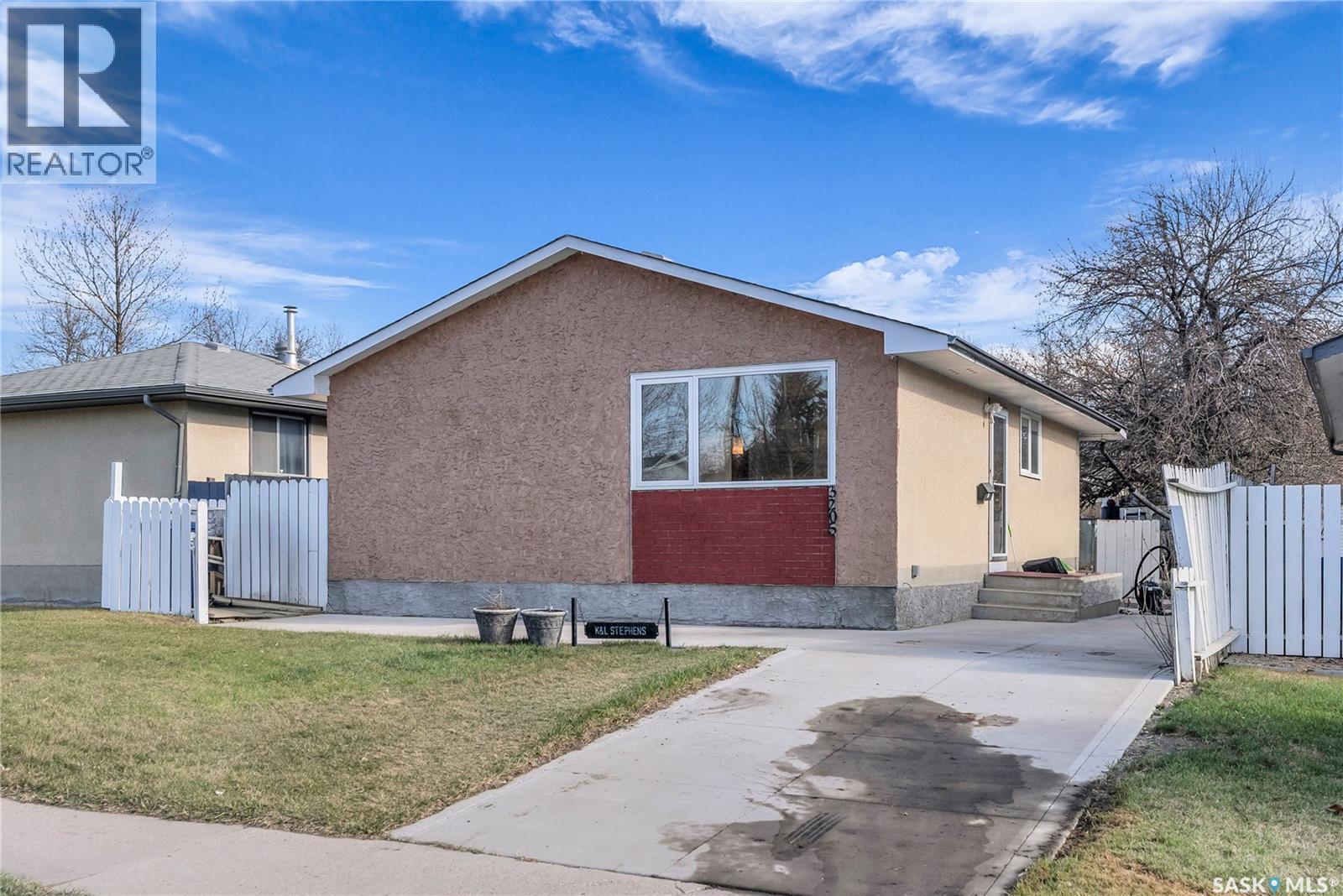 3205 33rd Street W, Saskatoon, Saskatchewan  S7L 4R1 - Photo 2 - SK026749