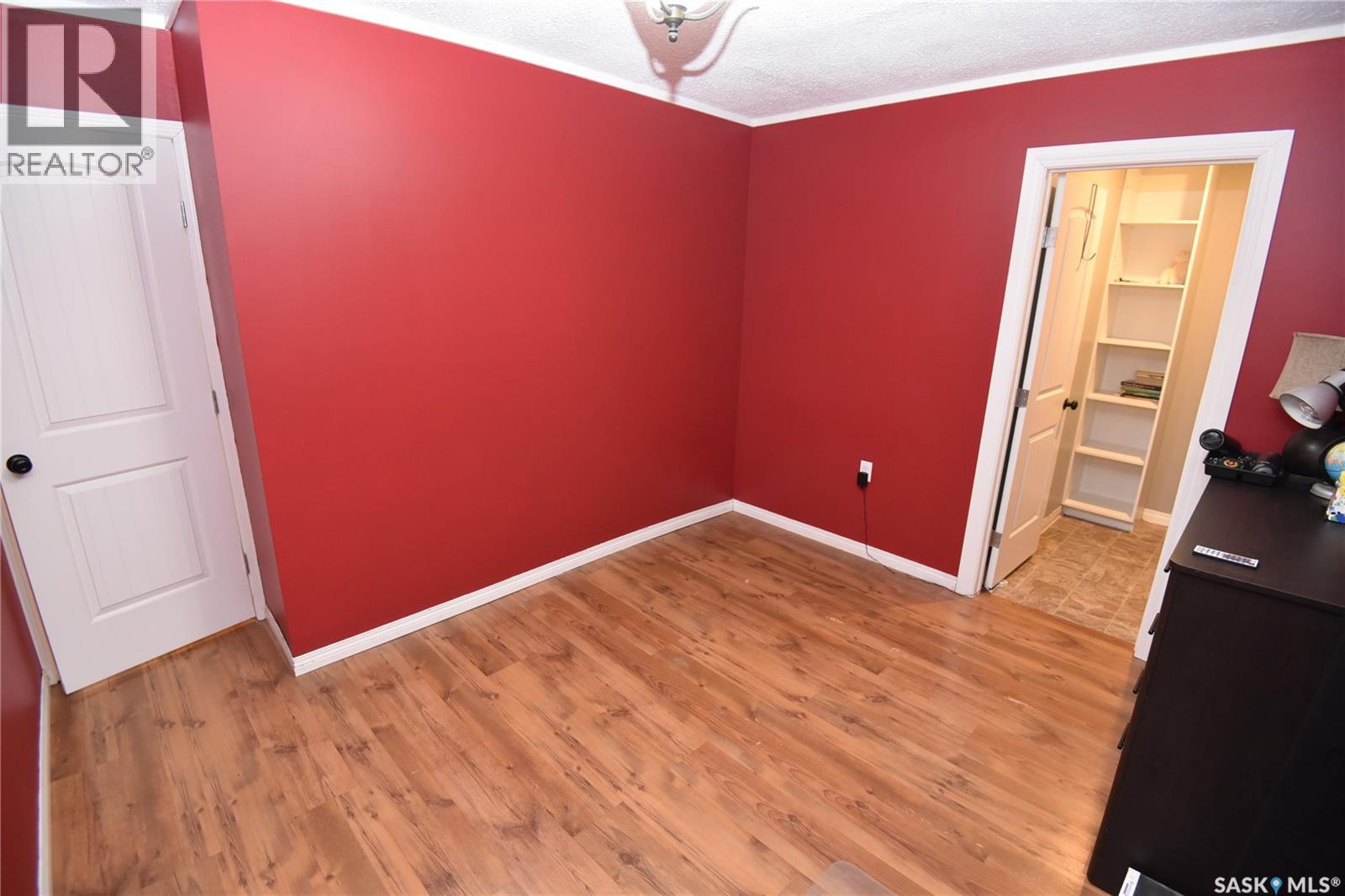 306 3rd Avenue W, Nipawin, Saskatchewan  S0E 1E0 - Photo 14 - SK026743