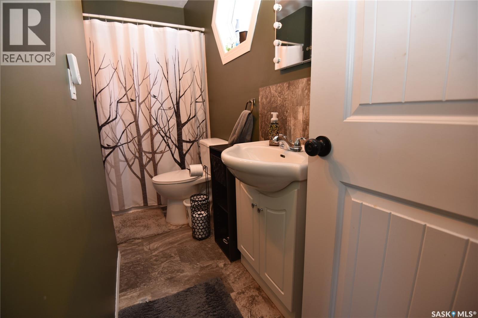 306 3rd Avenue W, Nipawin, Saskatchewan  S0E 1E0 - Photo 18 - SK026743