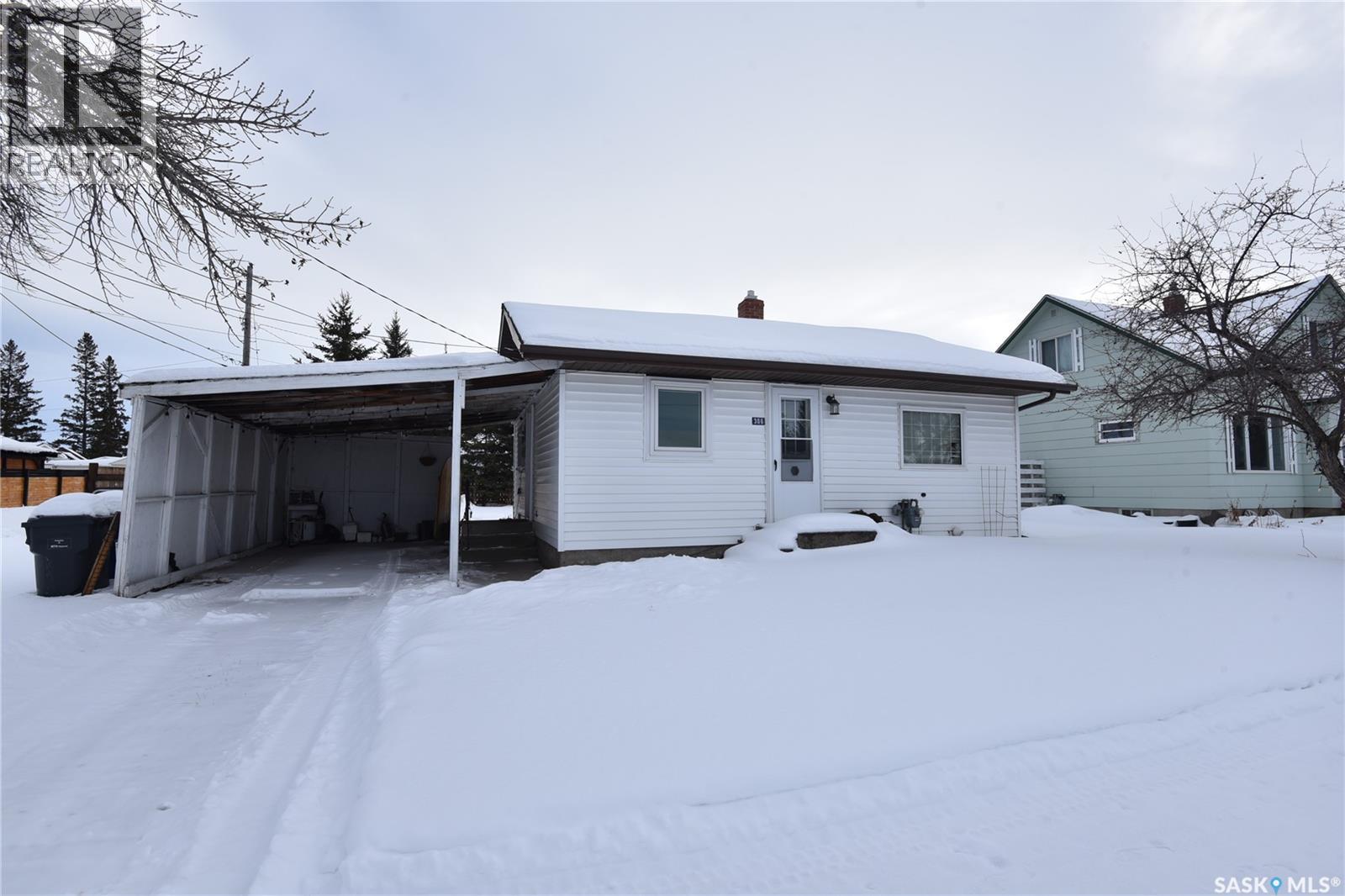 306 3rd Avenue W, Nipawin, Saskatchewan  S0E 1E0 - Photo 2 - SK026743