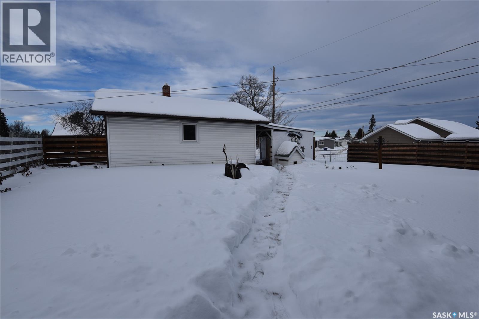 306 3rd Avenue W, Nipawin, Saskatchewan  S0E 1E0 - Photo 3 - SK026743