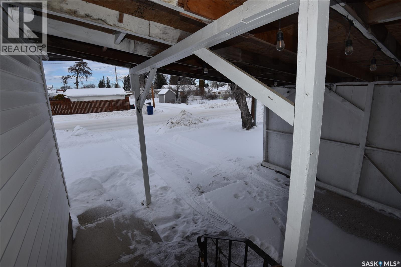 306 3rd Avenue W, Nipawin, Saskatchewan  S0E 1E0 - Photo 4 - SK026743