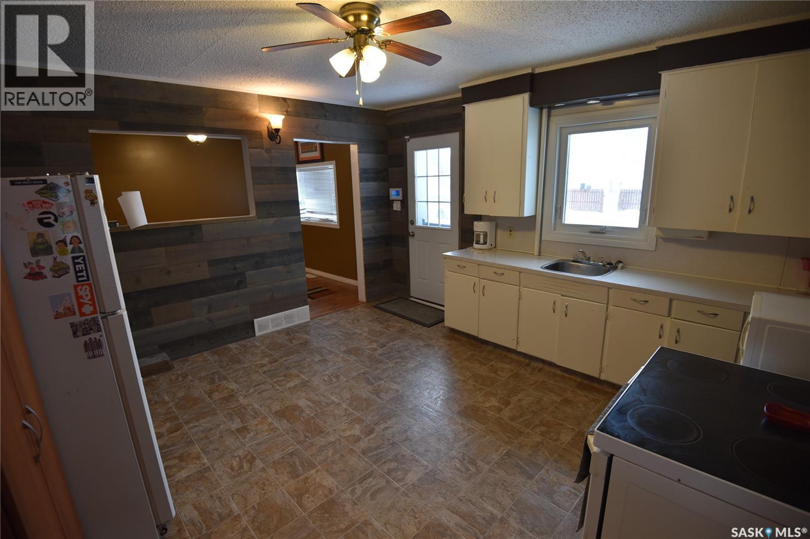 306 3rd Avenue W, Nipawin, Saskatchewan  S0E 1E0 - Photo 5 - SK026743