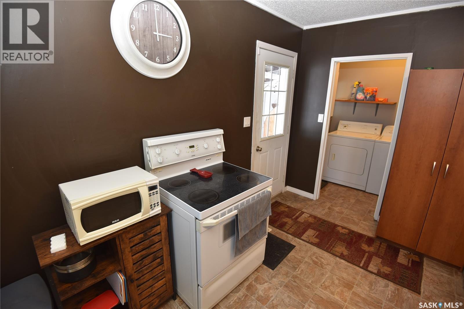 306 3rd Avenue W, Nipawin, Saskatchewan  S0E 1E0 - Photo 6 - SK026743