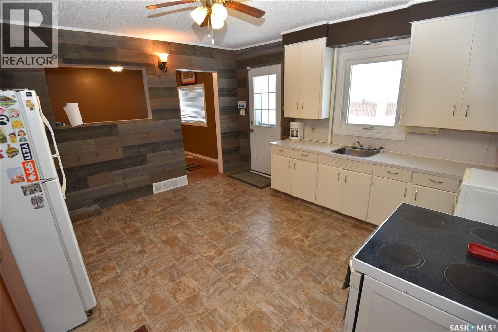 306 3rd Avenue W, Nipawin, Saskatchewan  S0E 1E0 - Photo 8 - SK026743