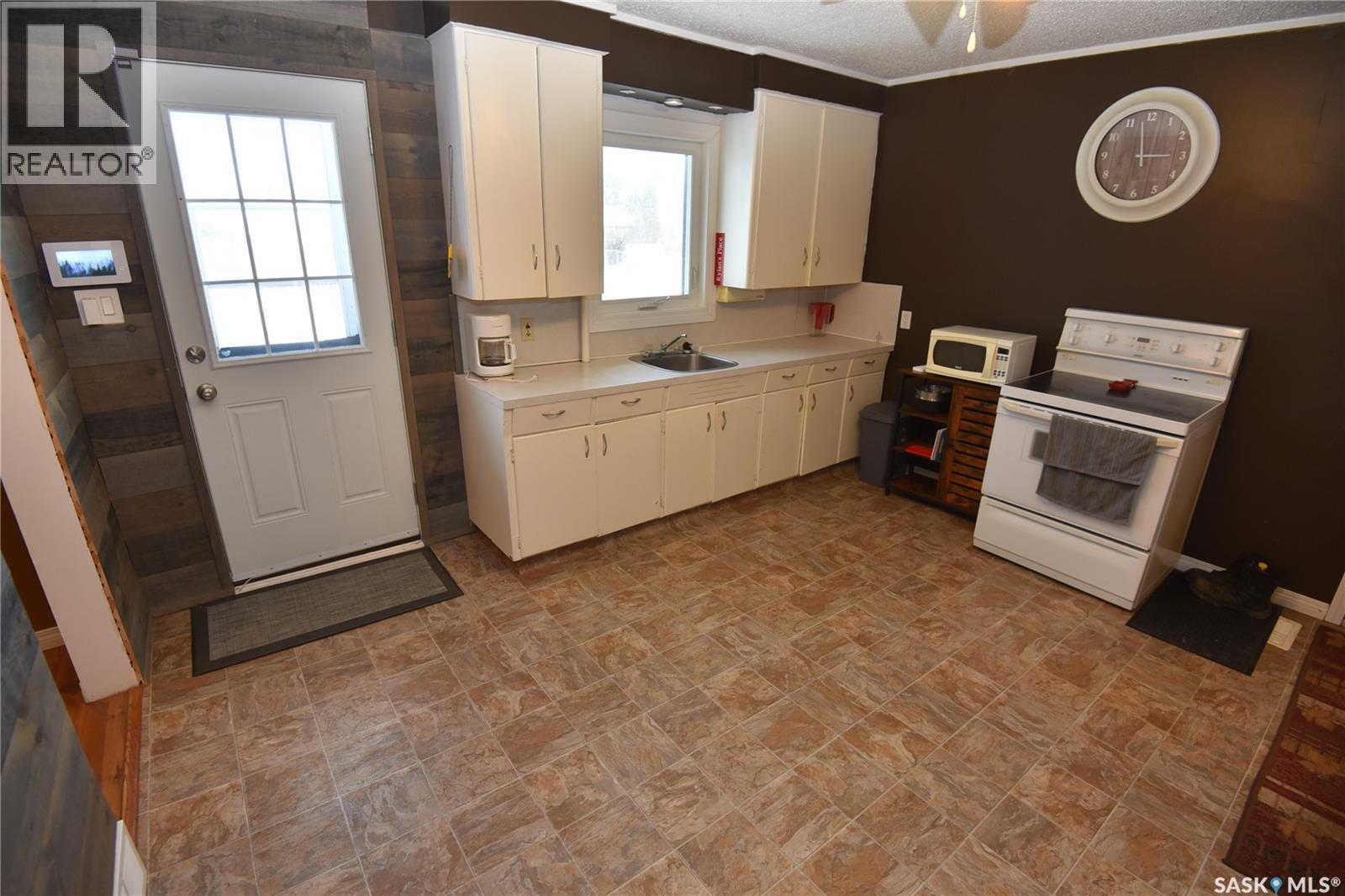 306 3rd Avenue W, Nipawin, Saskatchewan  S0E 1E0 - Photo 9 - SK026743