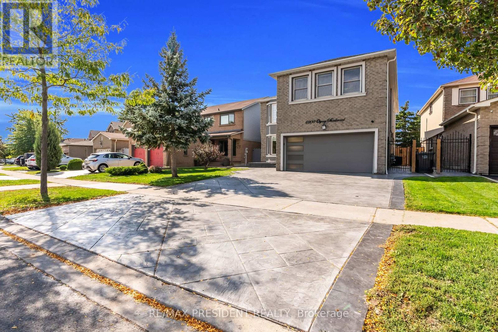 6200 Osprey Boulevard, Mississauga, Ontario  L5N 5W4 - Photo 2 - W12692404