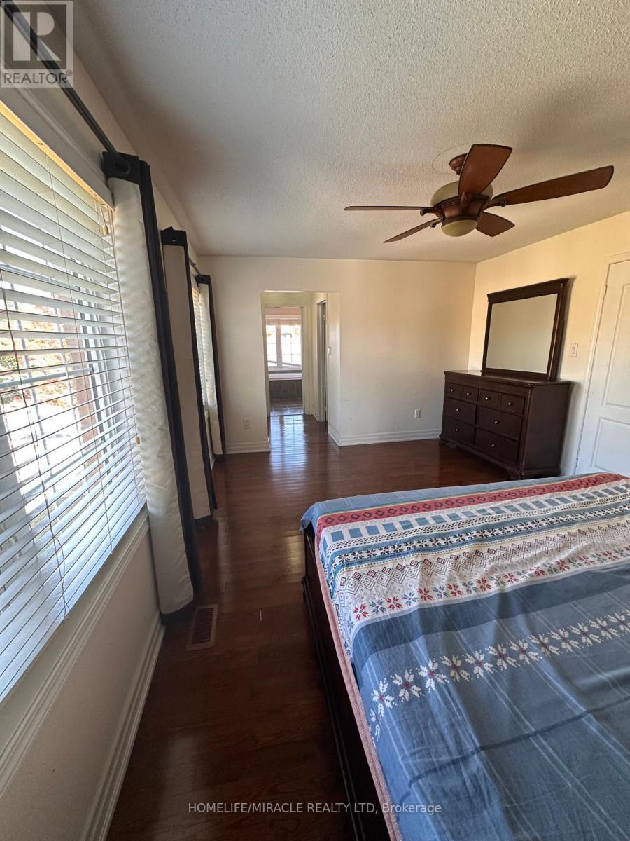 20 Latania Boulevard, Brampton, Ontario  L6P 1S9 - Photo 11 - W12692456