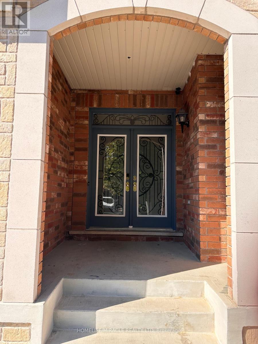 20 Latania Boulevard, Brampton, Ontario  L6P 1S9 - Photo 2 - W12692456