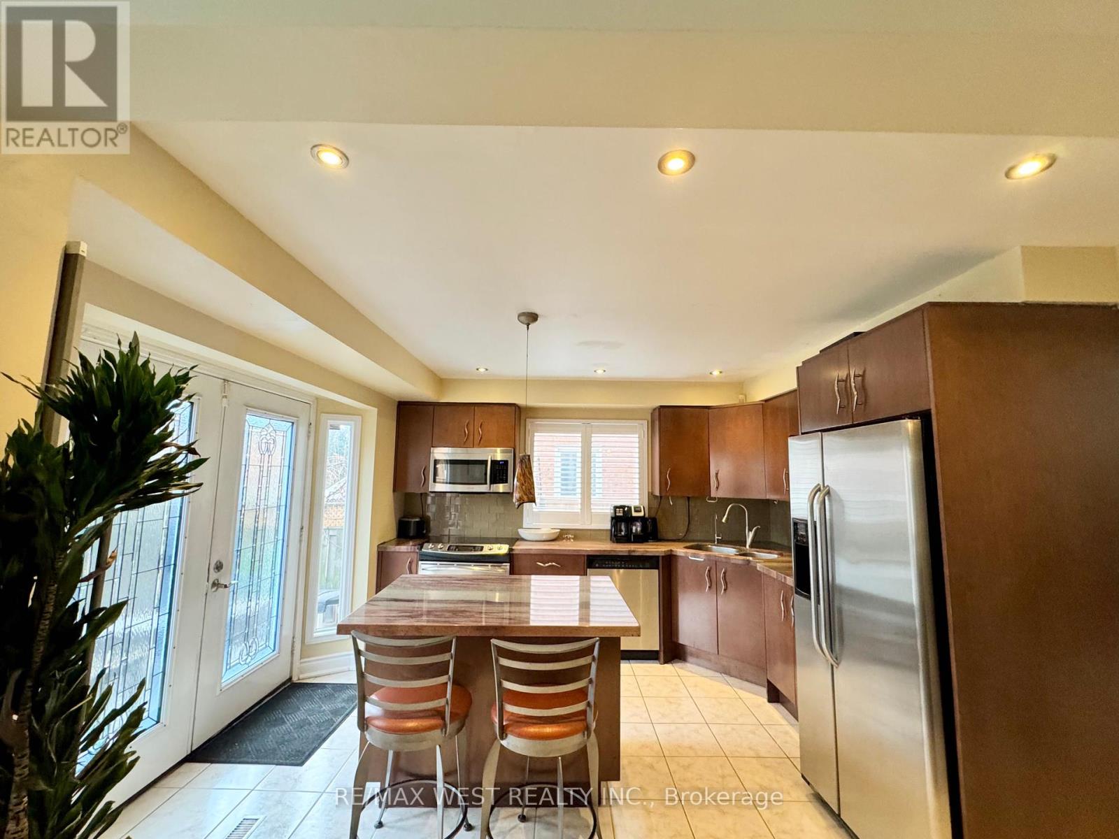 482 Laurentian Avenue, Mississauga, Ontario  L4Z 2K4 - Photo 13 - W12692464