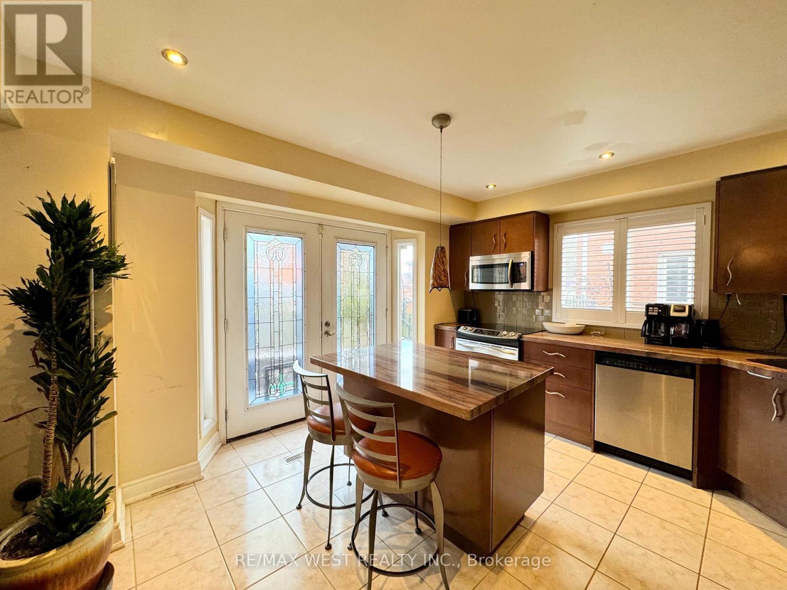 482 Laurentian Avenue, Mississauga, Ontario  L4Z 2K4 - Photo 14 - W12692464