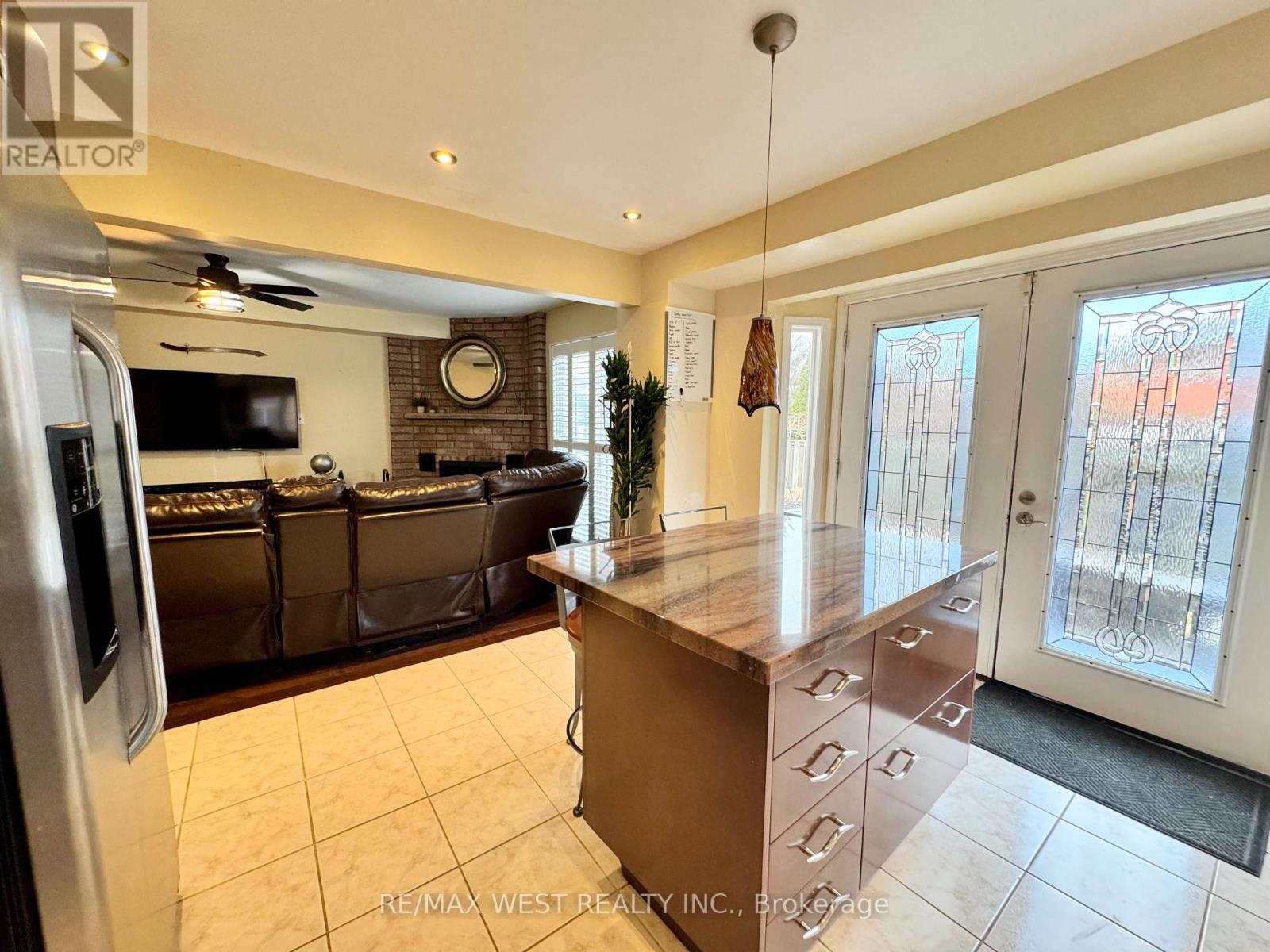 482 Laurentian Avenue, Mississauga, Ontario  L4Z 2K4 - Photo 15 - W12692464