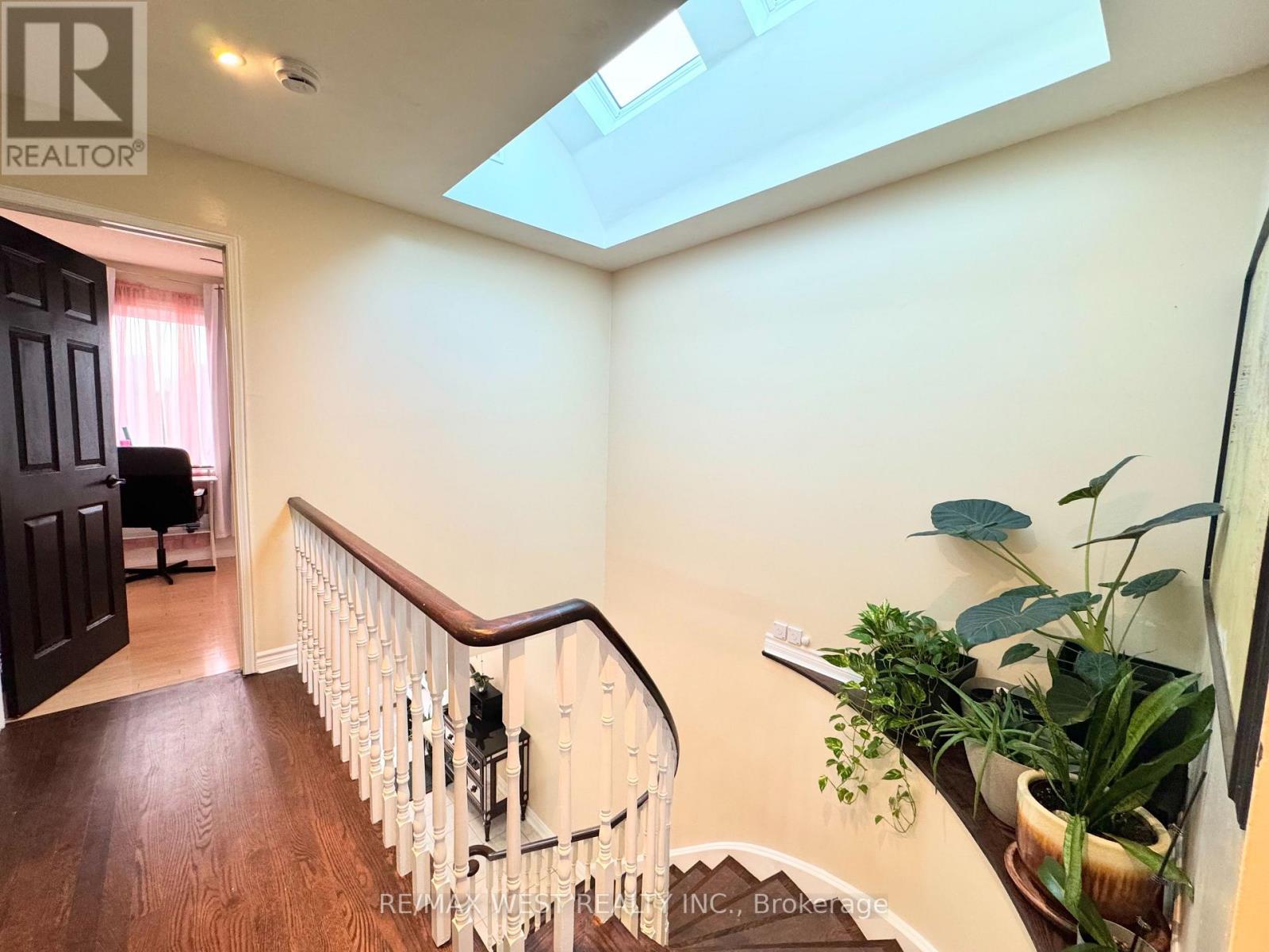 482 Laurentian Avenue, Mississauga, Ontario  L4Z 2K4 - Photo 16 - W12692464