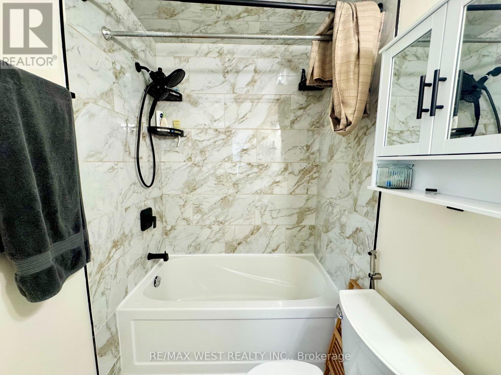 482 Laurentian Avenue, Mississauga, Ontario  L4Z 2K4 - Photo 25 - W12692464