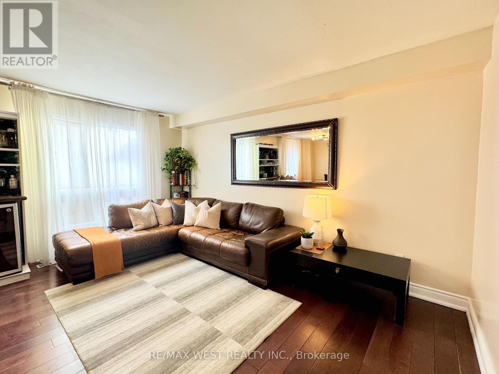 482 Laurentian Avenue, Mississauga, Ontario  L4Z 2K4 - Photo 6 - W12692464