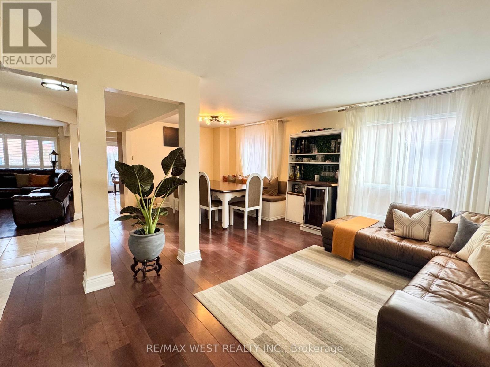 482 Laurentian Avenue, Mississauga, Ontario  L4Z 2K4 - Photo 7 - W12692464