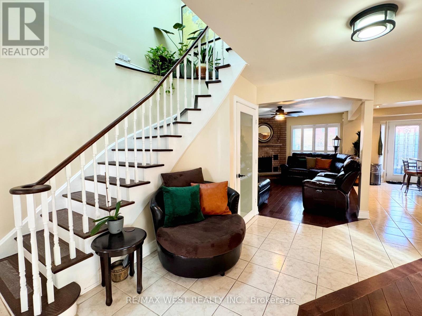 482 Laurentian Avenue, Mississauga, Ontario  L4Z 2K4 - Photo 8 - W12692464