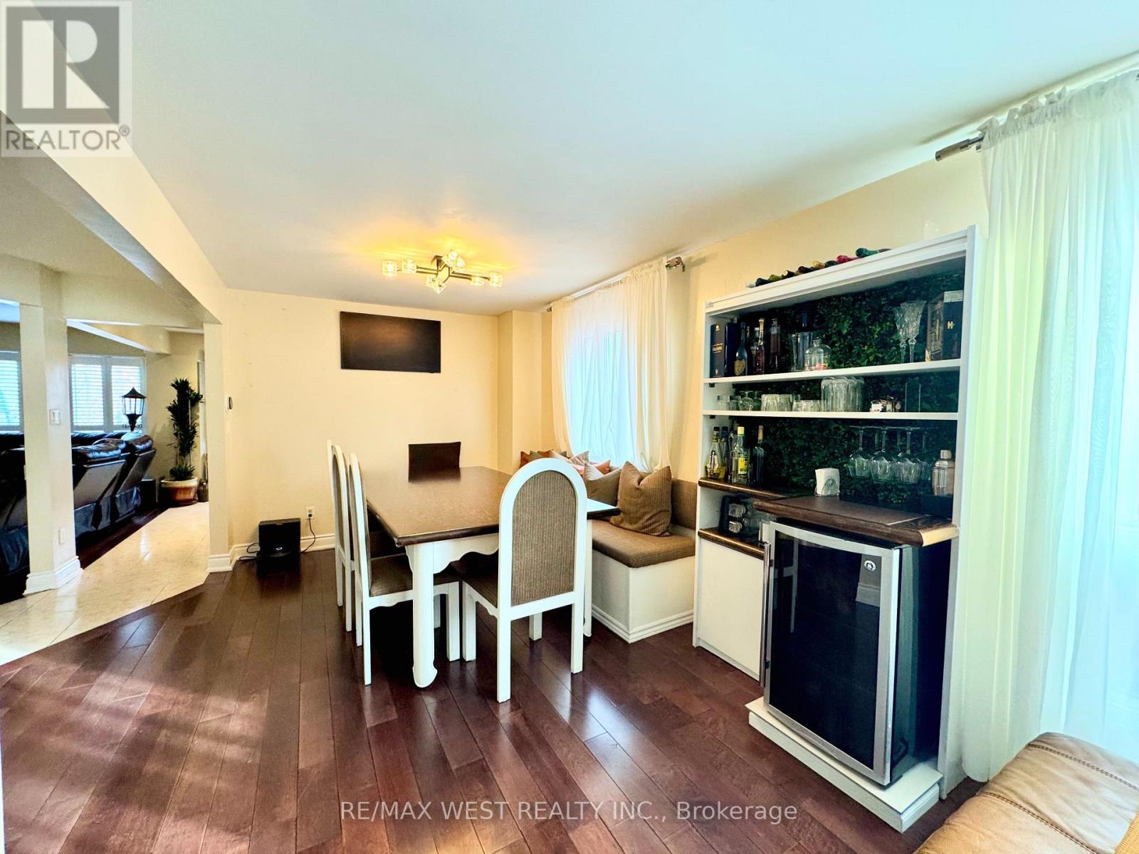 482 Laurentian Avenue, Mississauga, Ontario  L4Z 2K4 - Photo 9 - W12692464