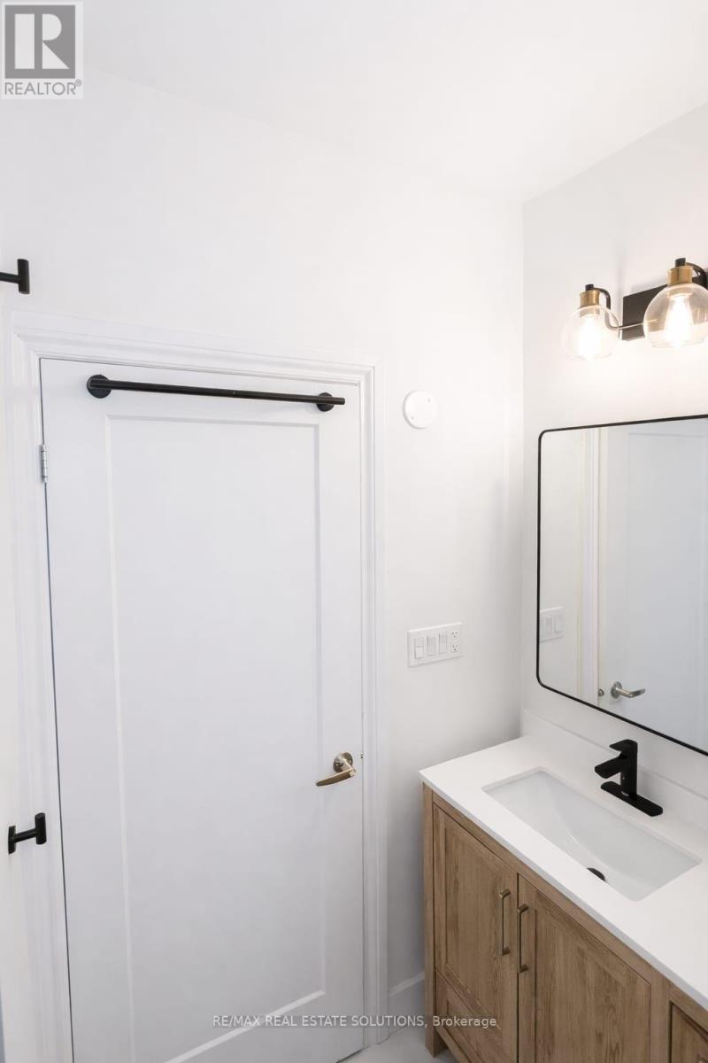 206 Bathurst Street, Toronto, Ontario  M5T 2R9 - Photo 11 - C12567938