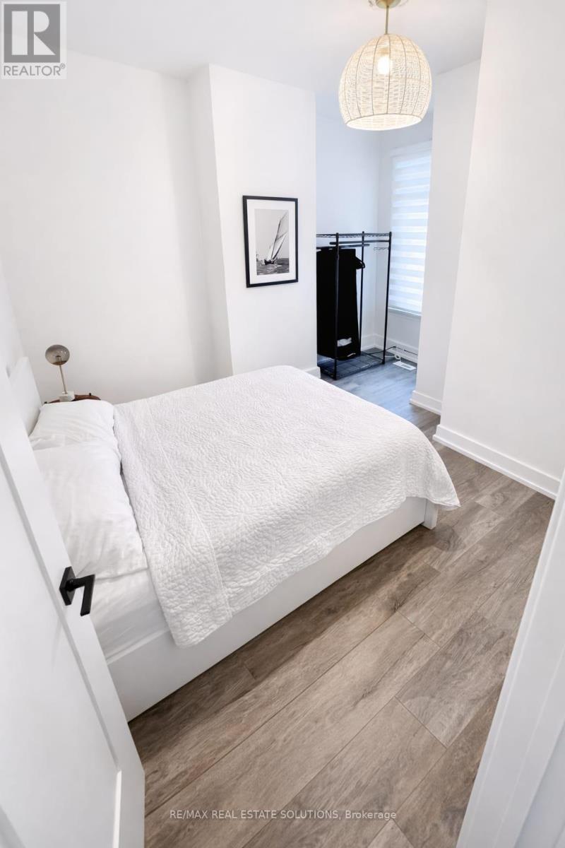 Lower - 206 Bathurst Street, Toronto, Ontario  M5T 2R9 - Photo 9 - C12674134