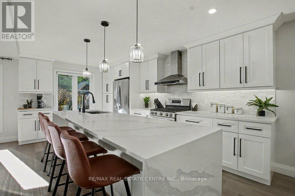 166 WESTVALE DRIVE, Waterloo, Ontario