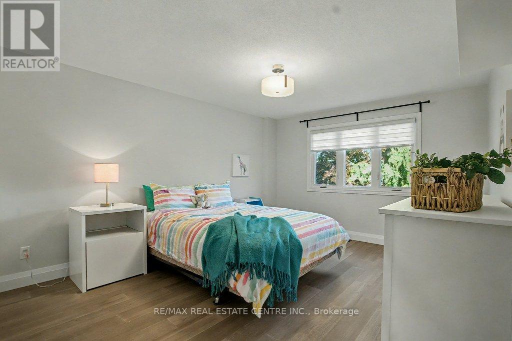 166 Westvale Drive, Waterloo, Ontario  N2T 1C2 - Photo 19 - X12692386