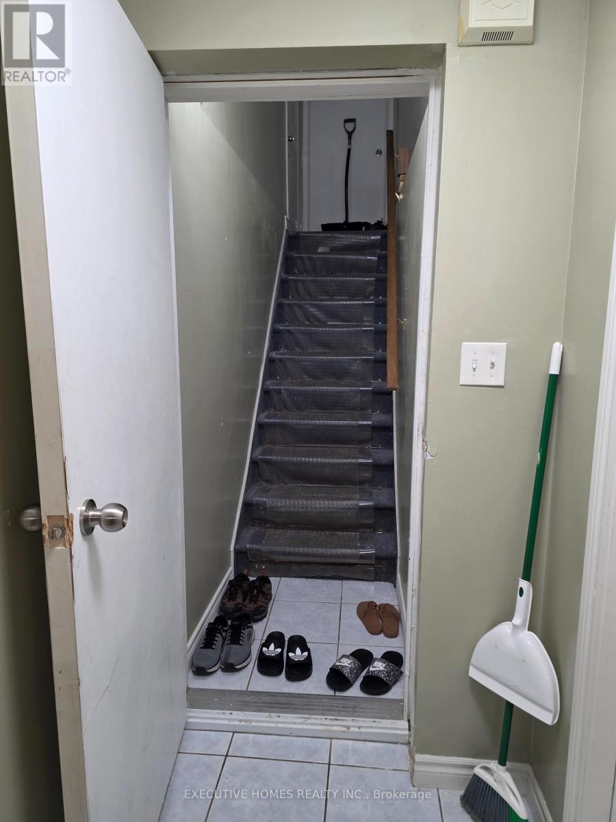 35 Claudette Gate, Hamilton, Ontario  L9B 2S3 - Photo 10 - X12692410