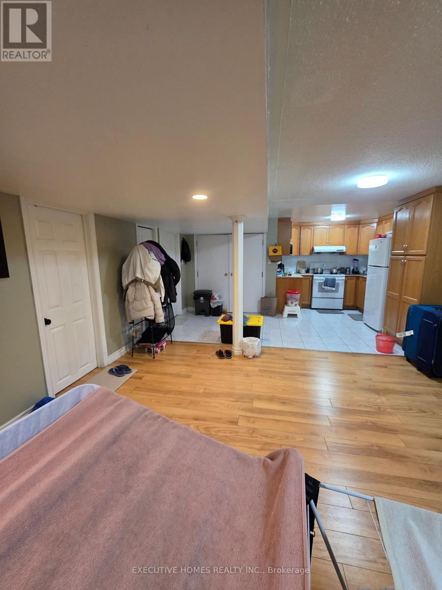 35 Claudette Gate, Hamilton, Ontario  L9B 2S3 - Photo 3 - X12692410