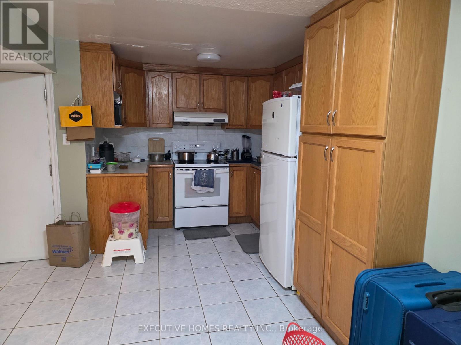 35 Claudette Gate, Hamilton, Ontario  L9B 2S3 - Photo 4 - X12692410