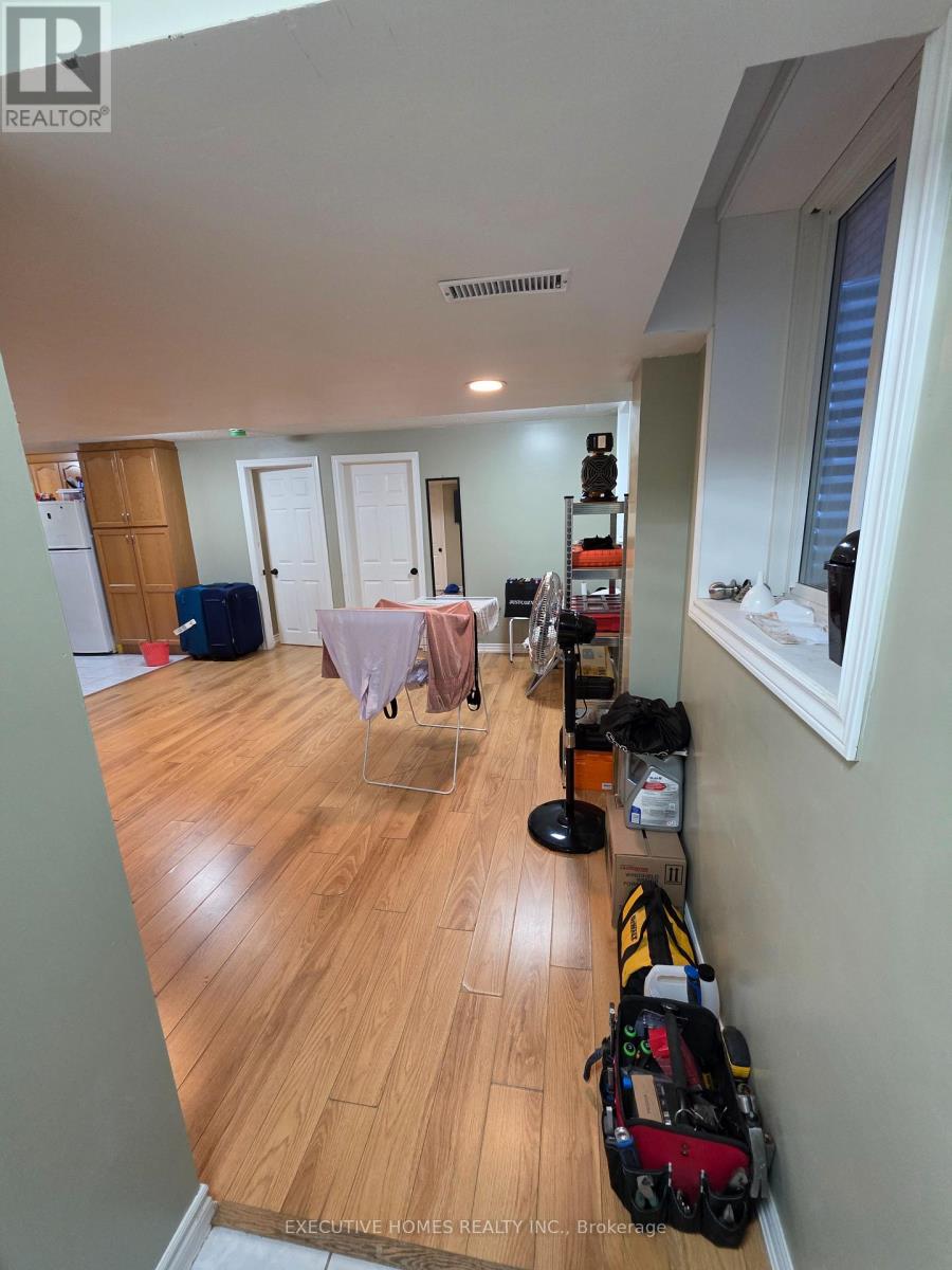 35 Claudette Gate, Hamilton, Ontario  L9B 2S3 - Photo 5 - X12692410