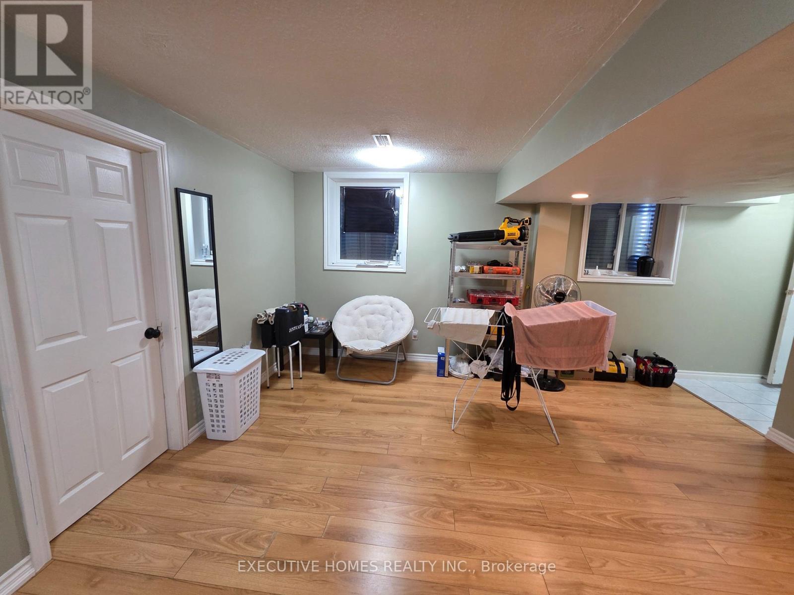 35 Claudette Gate, Hamilton, Ontario  L9B 2S3 - Photo 6 - X12692410