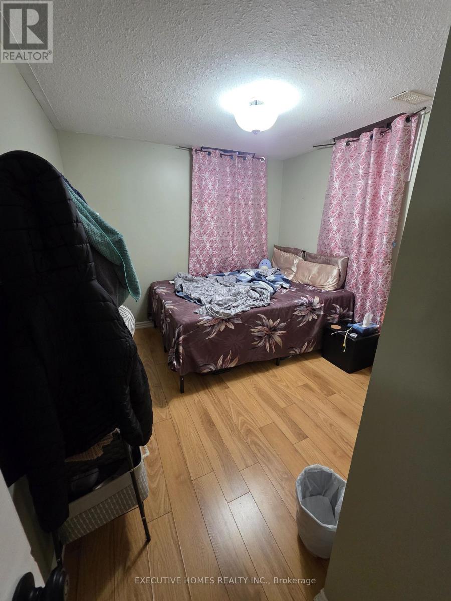 35 Claudette Gate, Hamilton, Ontario  L9B 2S3 - Photo 7 - X12692410