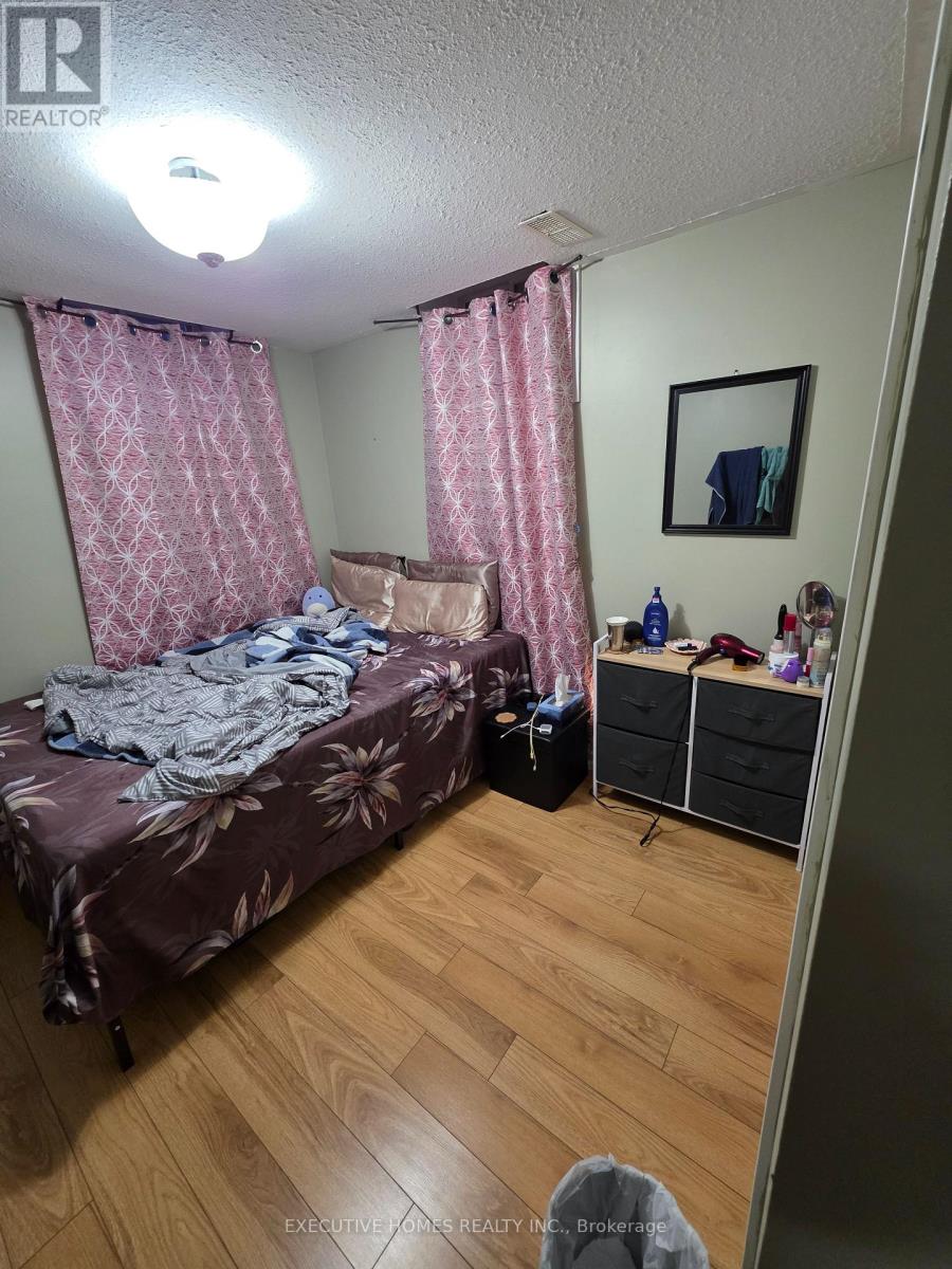 35 Claudette Gate, Hamilton, Ontario  L9B 2S3 - Photo 8 - X12692410