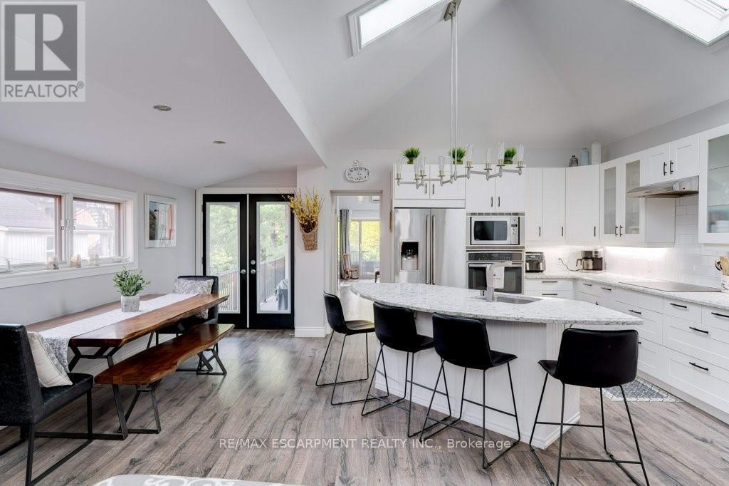 7 Homewood Avenue, Hamilton, Ontario  L8P 2M1 - Photo 11 - X12692416