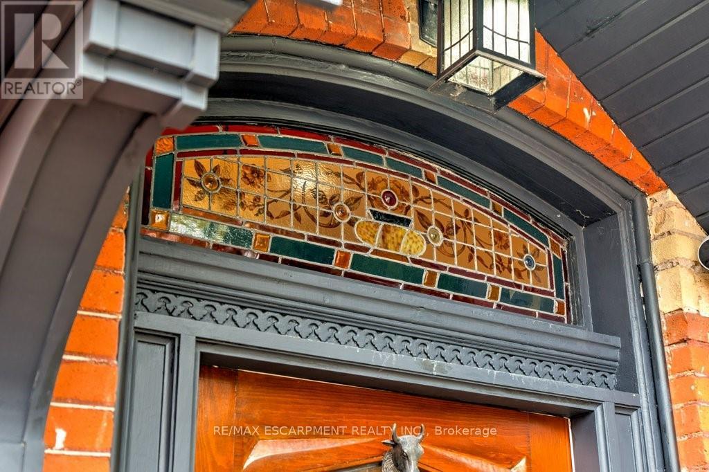 7 Homewood Avenue, Hamilton, Ontario  L8P 2M1 - Photo 5 - X12692416