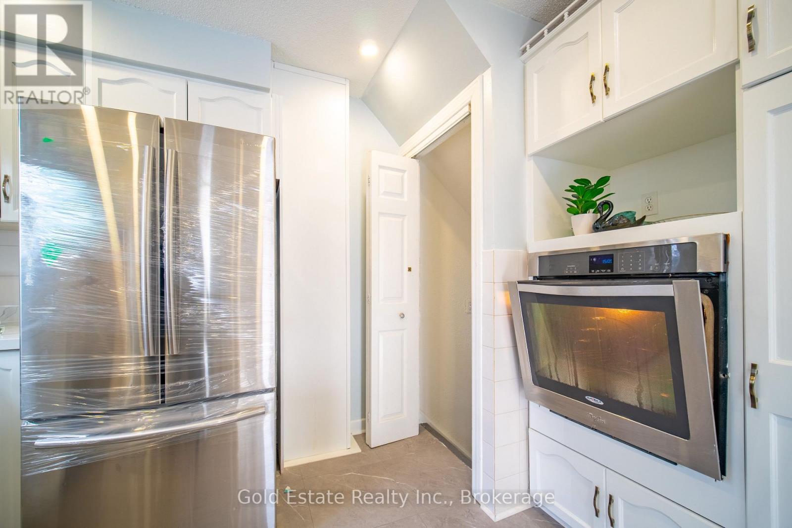 #upper - 10 Monroe Street N, Cambridge, Ontario  N1R 2C5 - Photo 16 - X12692442