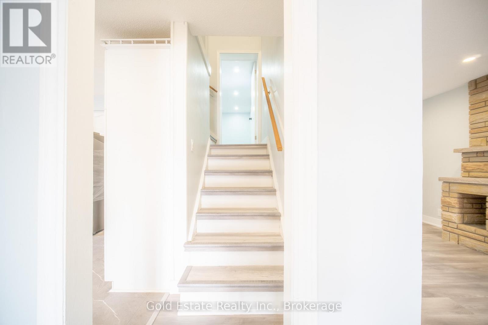 #upper - 10 Monroe Street N, Cambridge, Ontario  N1R 2C5 - Photo 17 - X12692442