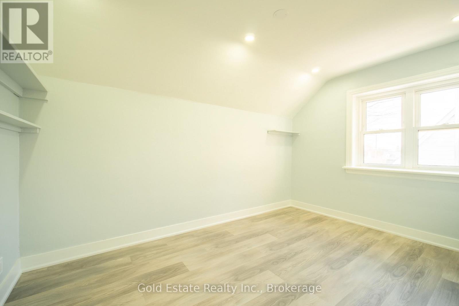 #upper - 10 Monroe Street N, Cambridge, Ontario  N1R 2C5 - Photo 24 - X12692442