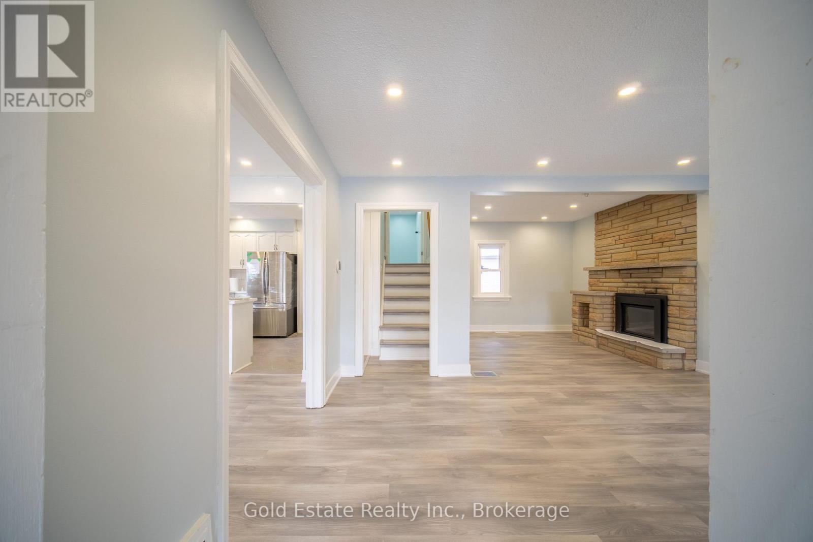 #upper - 10 Monroe Street N, Cambridge, Ontario  N1R 2C5 - Photo 7 - X12692442